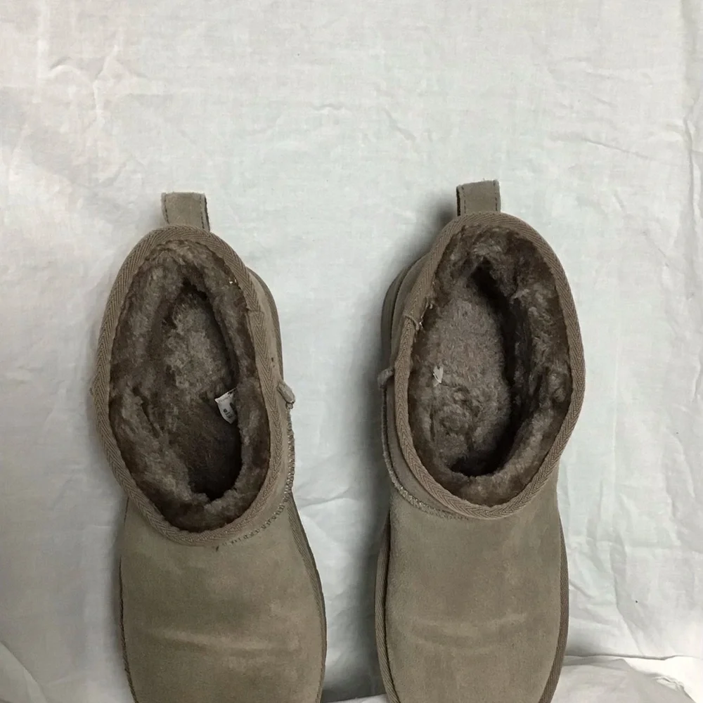 CUSHIONAIRE Suede Classic Mini gray Ankle Boots Sz 8.5